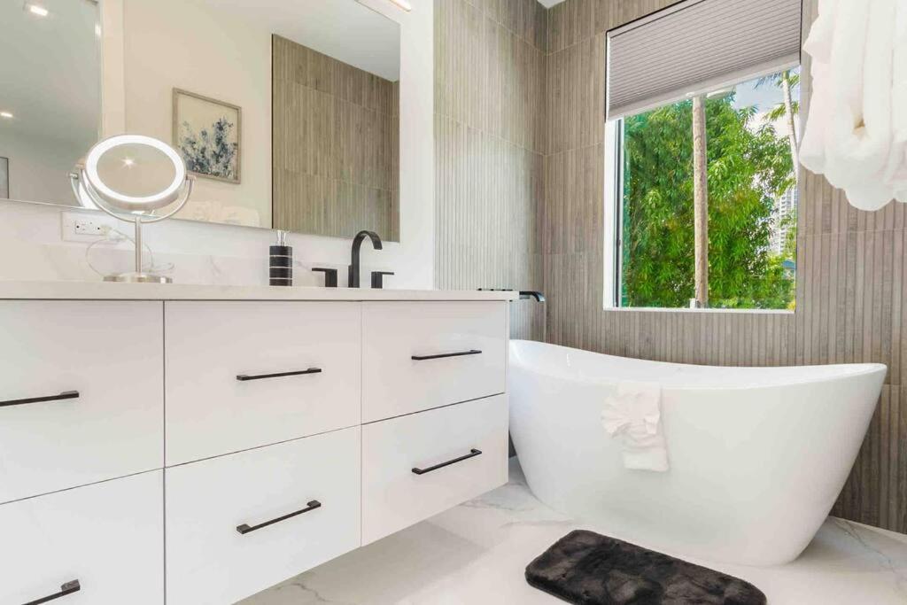 Luxury Paradise Walk To Las Olas -5 Mins To Beach Fort Lauderdale Exterior foto